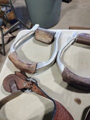 VINTAGE STIRRUPS AND SPURS SET-UNKNOWN MAKER-PREOWNED-SELLING TOGETHER-FAST SHIP