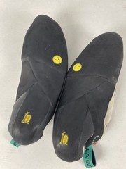 Excellent La Sportiva Mantra Men’s Climbing Shoes, Chalk, M46