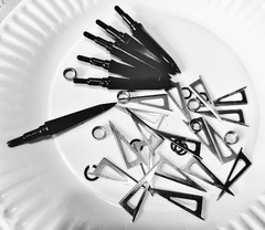 Easton Aluminum Arrows – Bitzenburger Fletching Jig -Thunder head 125 broadheads