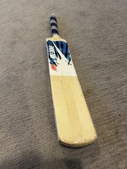 Rare! Few hundred left Nike Drive English Willow Cricket Bat -Size 6-Some Damage