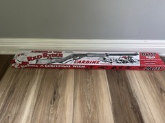 Red Ryder Carbine Daisy 650 Shot «A Christmas Wish» BB Gun w/ Compass Sundial
