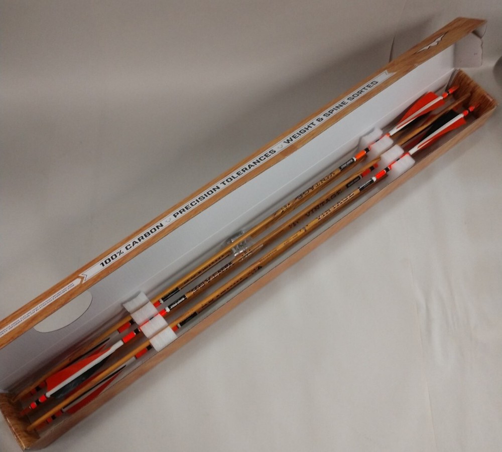 (6) Black Eagle – Vintage – 19/64″ Dia. – .003 Strt – 600 Spine – Carbon Arrows