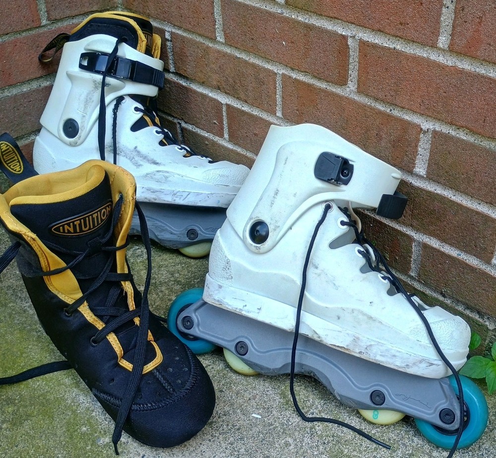Them model 908 size YL inline skates Intuition small liners Oysi frames