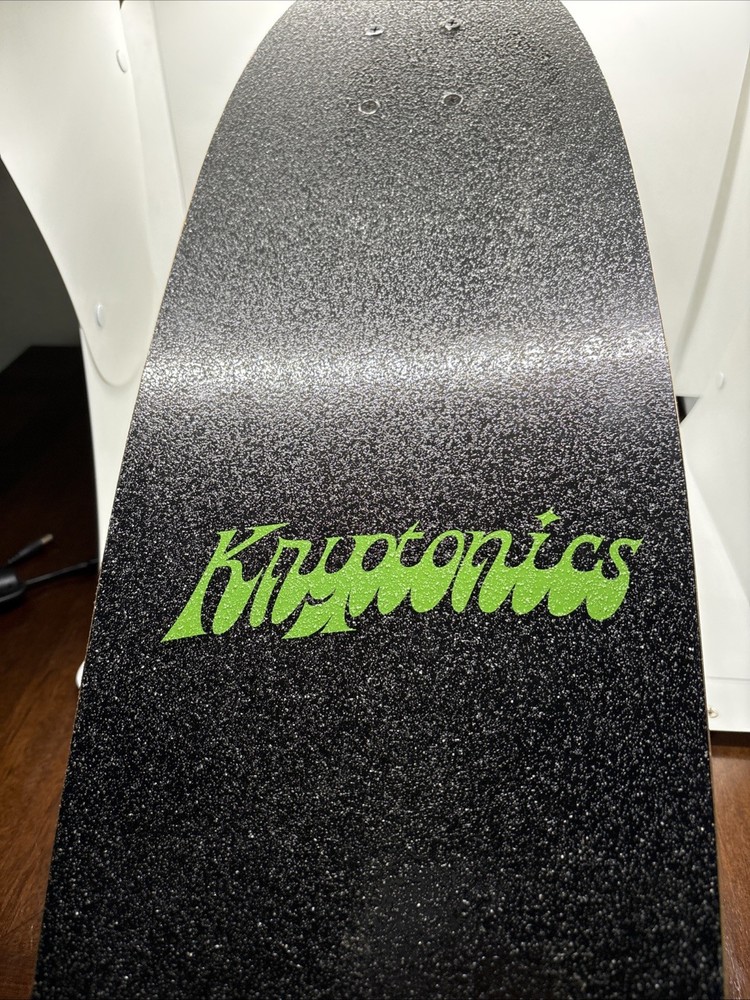 Kryptonics 30 Inch Self Powered LED Deck, NO Batteries Required
