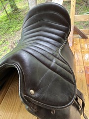19” BLACK PADDED RIBBED RIDING SADDLE Used