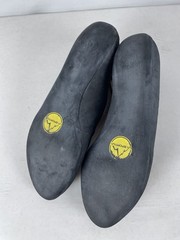 Very Good La Sportiva Mythos Eco Men’s Climbing Shoes, Taupe, M45.5