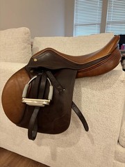 M. Toulouse Sellier 16.5″ Medium Saddle + Stirrups