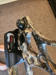 Mathews Triax RH Compound Bow 70/29.5 Lost Camo XD New Threadz Strings
