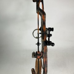 Hoyt Trykon XL (75th Anniversary) RH Camo Weight 60 lbs-70 lbs Freedom SKB Case