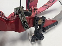 Hoyt Banshee Compound Bow 44in Pink Camo Hoyt USA Cobra Sight Rest Stabilizer