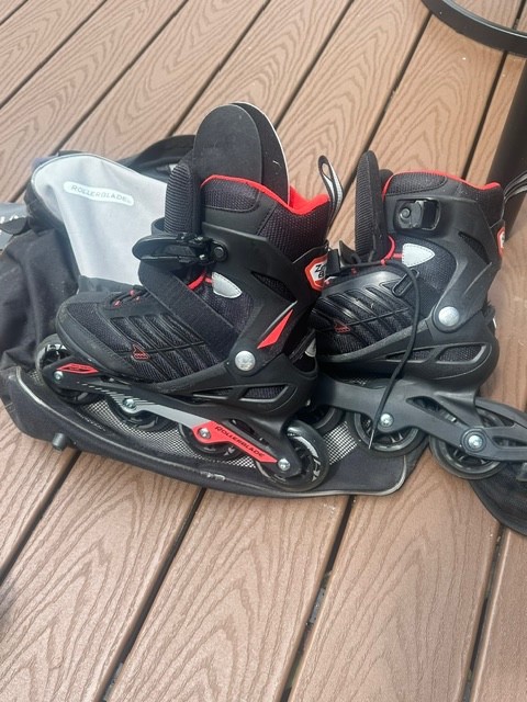 Rollerblade Zetrablade Men’s Inline Skate – Black/Red with carrying bag