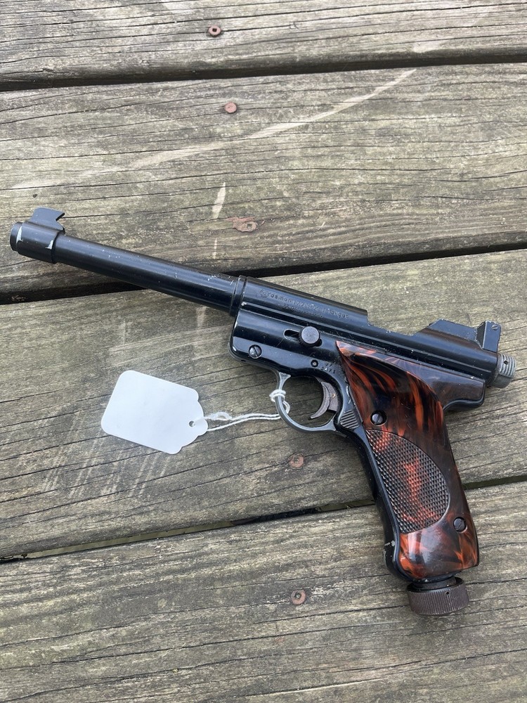 Vintage crosman mark I .22 cal co2 pellet air pistol /works great