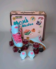 Moxi Beach Bunny Roller Skates Blue Sky Pink Sz 5 Slightly used w/Box Toe Guards