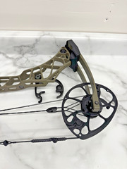 Used Mathews VXR 28 Right Handed Ambush Green Compound Bow 27″/70# – USED