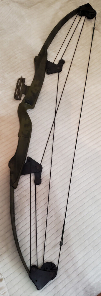 Vintage Bear Whitetail Hunter Green Camo Compound Bow 65# 30″ Draw Right Handed