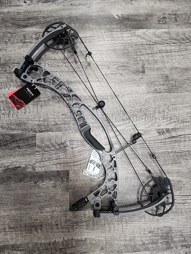 Hoyt AX-2 29 – Right Hand – 29 1/4-30″ draw – 60-70LBS – Tomstone