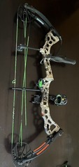 Bear Archery Vast Right Hand Compound Bow Hunting Package