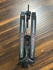NEW BOWTECH CARBON ONE X Compound Bow in Black RH 70# 25.5-30.5″ 339fps