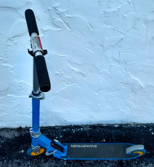 SWAGTRON K1 Kick Scooter Children & Teens Foldable Blue w/ Yellow Free US Ship