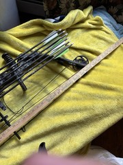 Bowtech Tomkat Compound Bow Camouflage Black with Sight , Quiver, And Arrows
