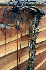 Mathews Lift X 33 Mossy Oak Bottomland Camo 28″D/L 70#D/W *Display Bow*