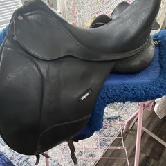 Wintec 17 in Isabella Werth Black Dressage Saddle with CAIR System