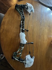 Martin Archery Firecat M3 RH Compound Bow 70lb, 29in DL, 30 in ata. Green/Black