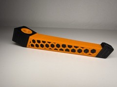 Headrest bow hanger with rubber insert