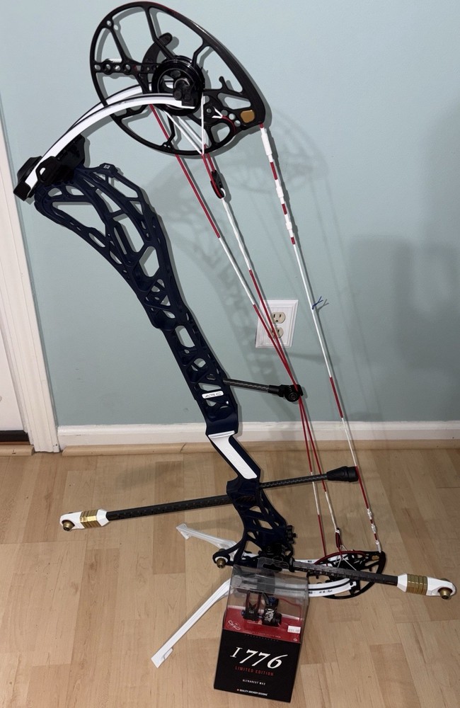 1776 Mathew’s ARC 34 limited Right Hand Compound Bow Bundle