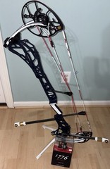 1776 Mathew’s ARC 34 limited Right Hand Compound Bow Bundle