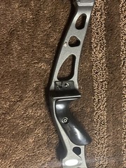 Hoyt Excel ILF Riser 21” Right Hand Riser & TradTech Short 50 Lb. Limbs Mint
