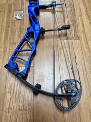 Elite Echelon 37 RH 50-60# 29.5” Mod Target Blue V Grip 75-90% Let Off