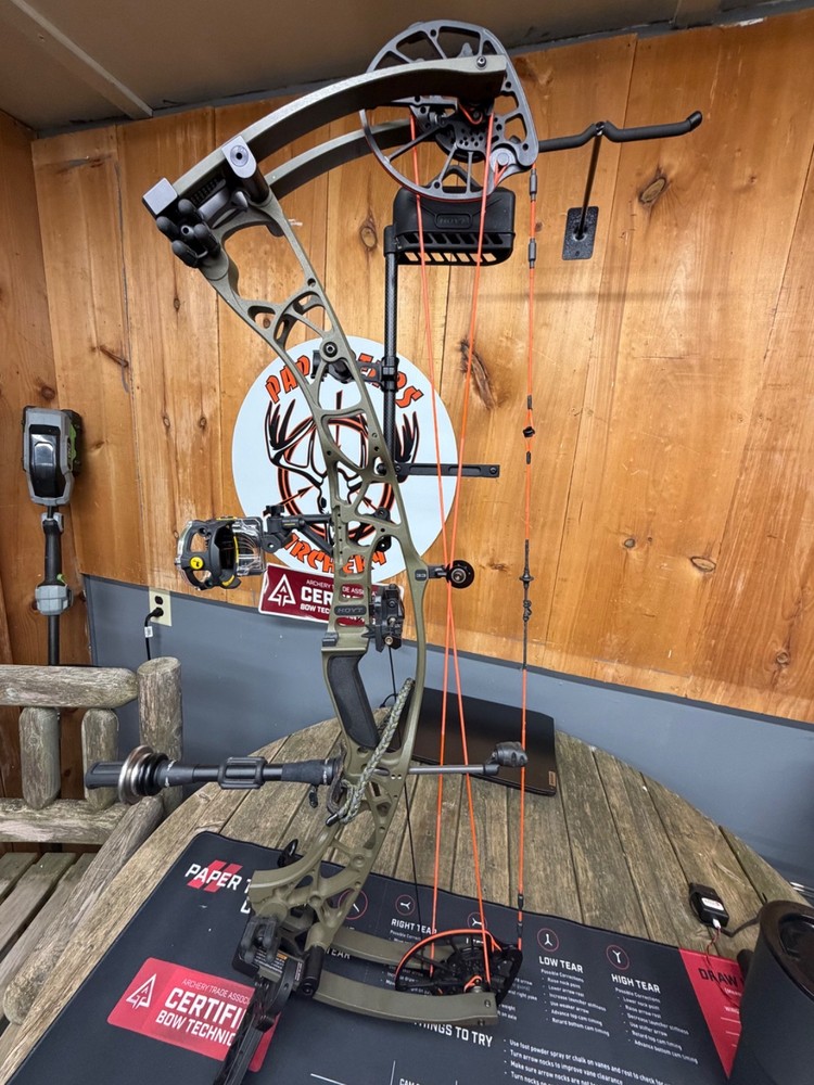 Hoyt Alpha X 33 Bow. RH 60-70lbs Trophy Ridge Propel rest & React 4. Shrewd