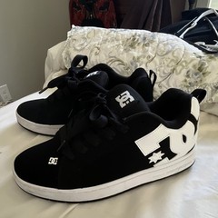 DC shoes court graffik black and white skate shoes size 10.5