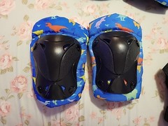 Amazon Dino Protective Gear, Includes Knee & Elbow Pads And Hand Guards Size Sm