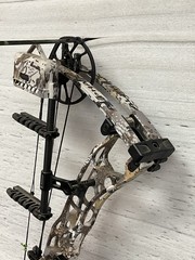 Hoyt Alpha X 33, RH, In Elevated 2 camo, 60-70 lbs