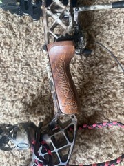 Mathews Solo Cam Right Hand Bow Hunting Compound Bow 70lb 31in Camo Aluminum
