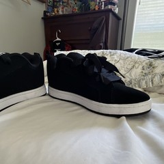 DC shoes court graffik black and white skate shoes size 10.5