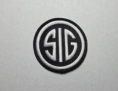 SIG Sauer 2 1/2″ Round (embroidered iron/sew on patch)