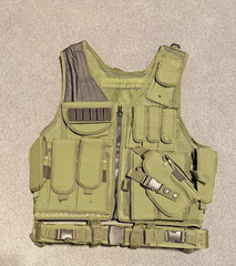 UNBRANDED Military Tactical Vest With Gun Holster Green ADJUSTABLE( NEW NO TAGS)
