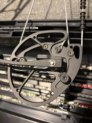 Elite Option 7 Complete Package RH 60lb w/ 12 arrows and 9 Exodus 100gr BH tips