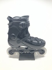 FR2 80 Skates Black 7.5 (40)