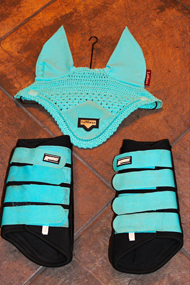 LeMieux Blue Crochet Fly Veil / Ear Bonnet for Horse w/ matching brush boots