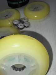 NEW Powerslide Fothon Rage LED Wheels Yellow 4 Pack (one Wheel has small Defect)