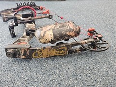 Mathews Switchback XT Compound Bow 70# Draw Weight Right Hand w/ Case