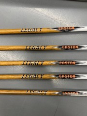 Bear Kodiak Recurve Bow Right-Handed 60″- 60# W/5 Easton Legacy Arrows 4 heads