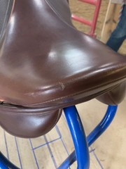 English Collegiate Close contact Saddle 16.5 medium tree Leather/synthetic
