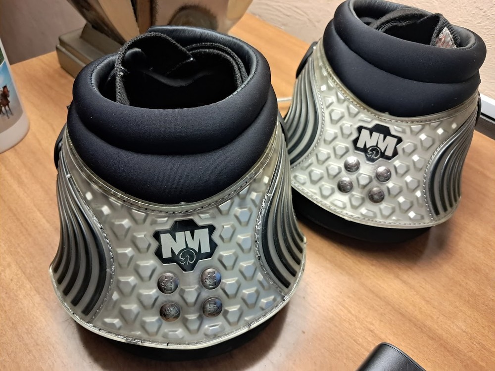 EasyCare New Macs Horse Hoof Boots (includes a pair of 2 boots) Size 2