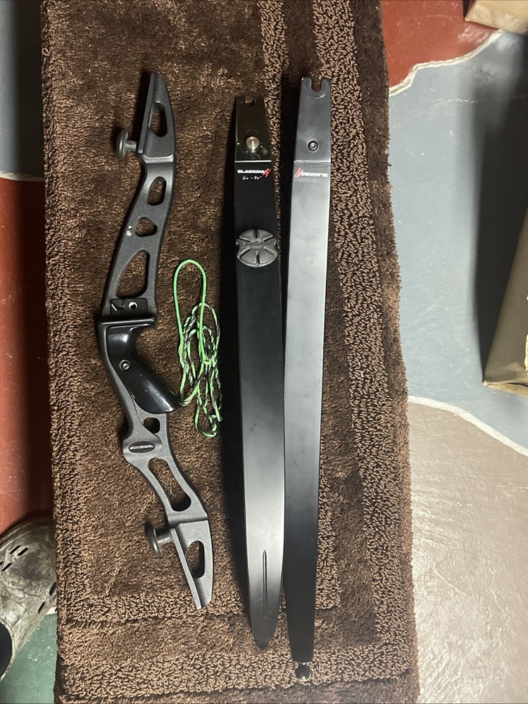 Hoyt Excel ILF Riser 21” Right Hand Riser & TradTech Short 50 Lb. Limbs Mint