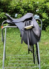 17” Albion Original Comfort Dressage Saddle. 5.5”DTD, Wide Gullet, 16”x12” Flaps